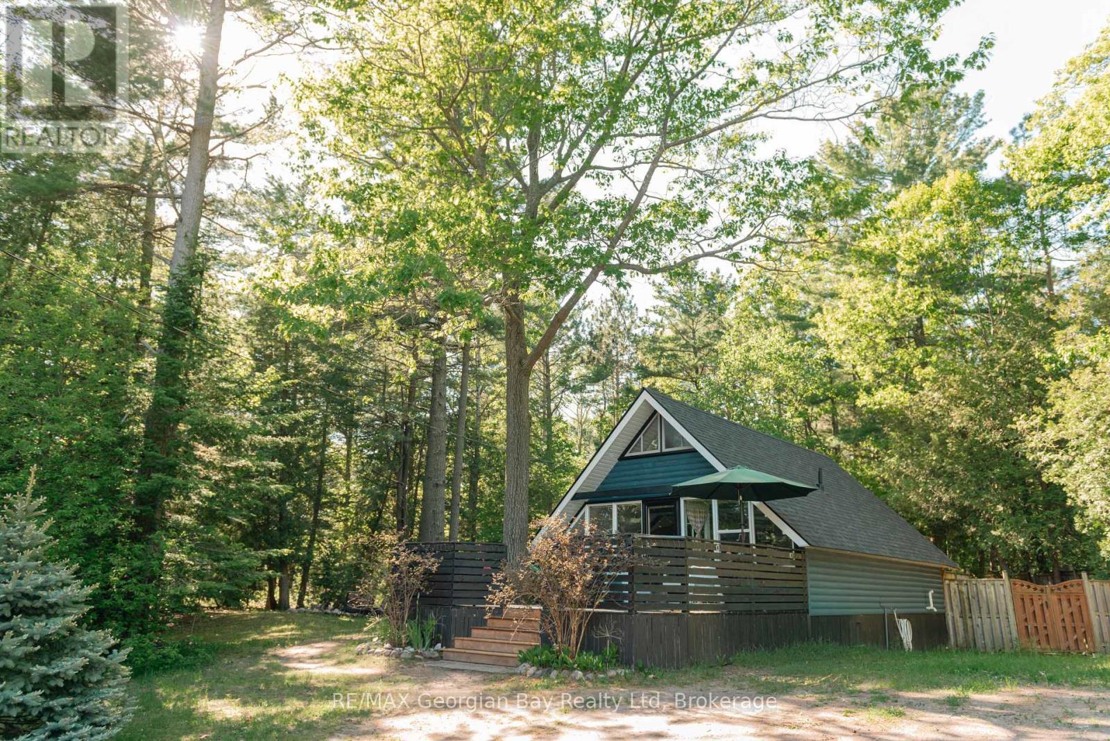 8 Sunrise Court, Tiny, ON - Outdoor