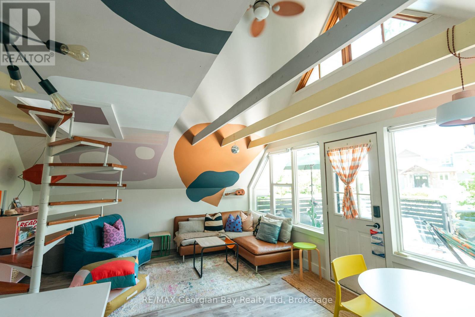8 Sunrise Court, Tiny, ON - Indoor Photo Showing Other Room