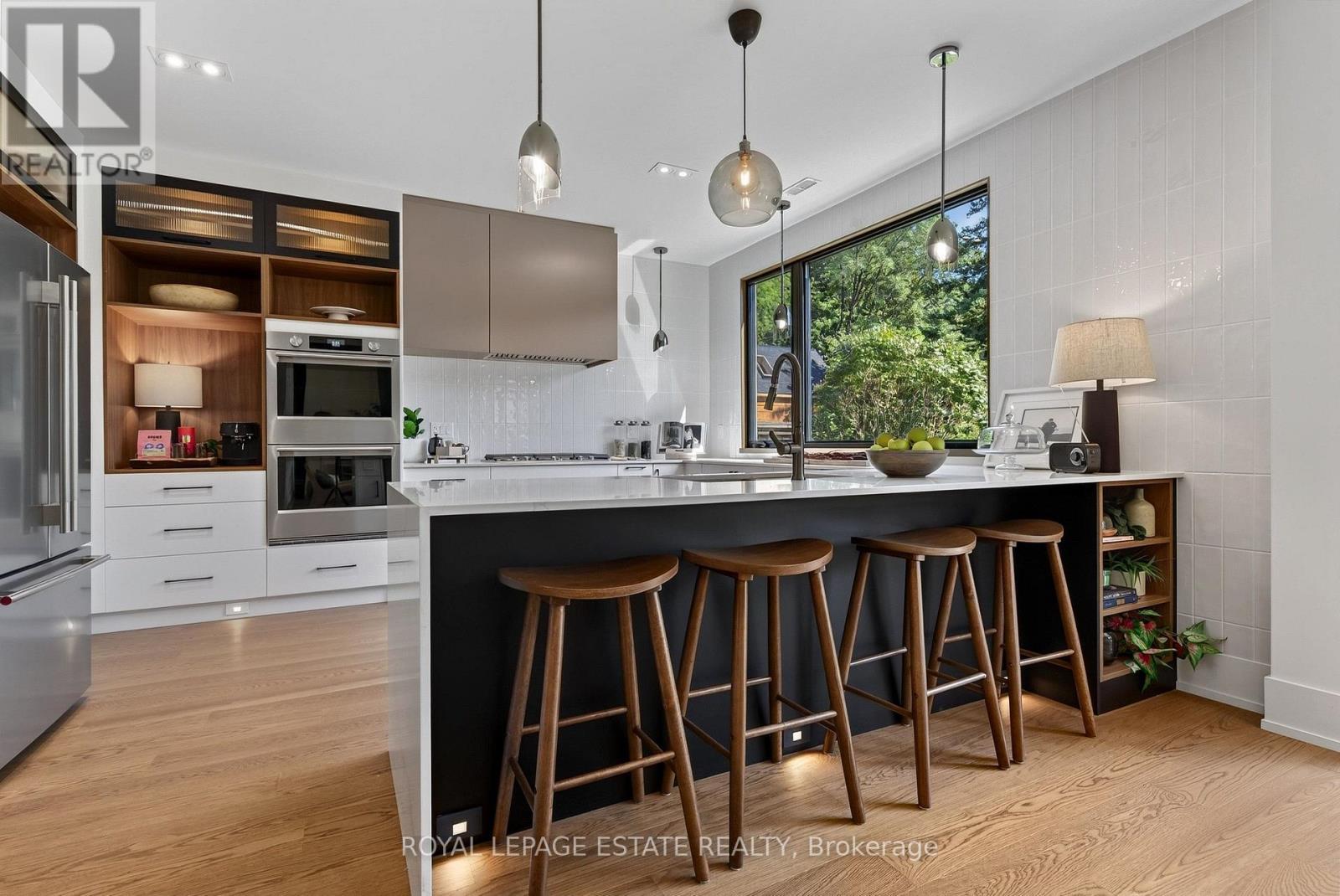 5 North Drive, Toronto, ON - Indoor Photo Showing Kitchen With Upgraded Kitchen