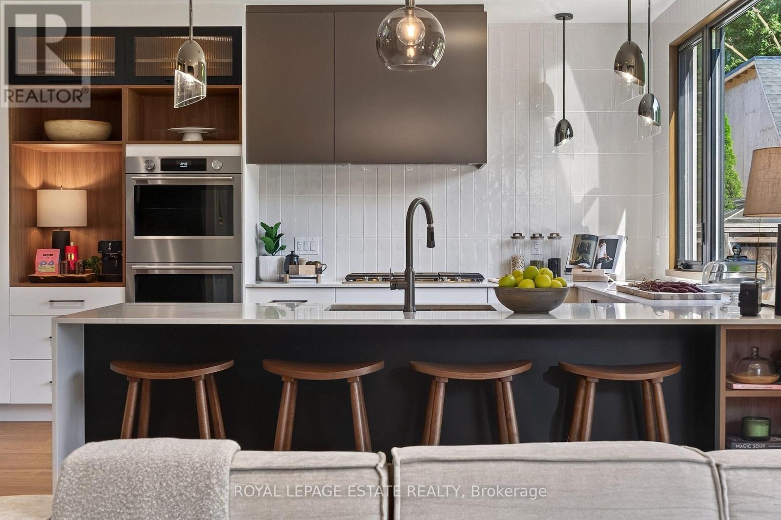 5 North Drive, Toronto, ON - Indoor Photo Showing Kitchen With Upgraded Kitchen