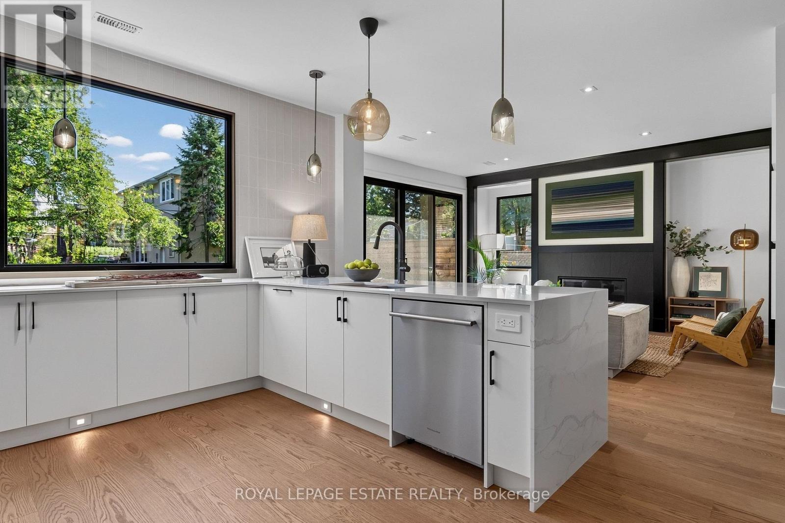 5 North Drive, Toronto, ON - Indoor Photo Showing Kitchen