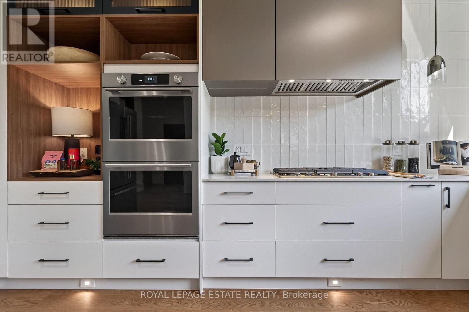 5 North Drive, Toronto, ON - Indoor Photo Showing Kitchen