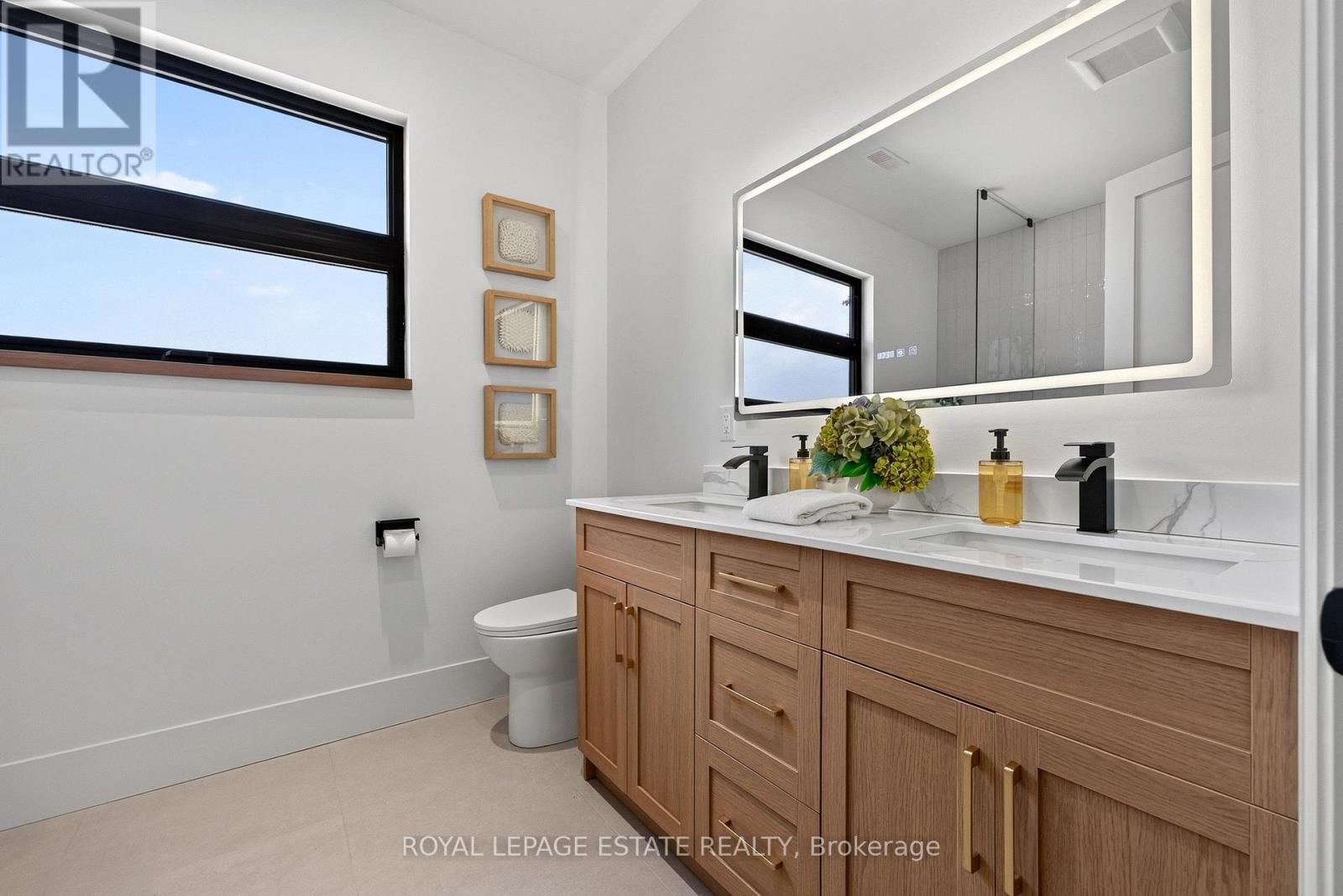 5 North Drive, Toronto, ON - Indoor Photo Showing Bathroom