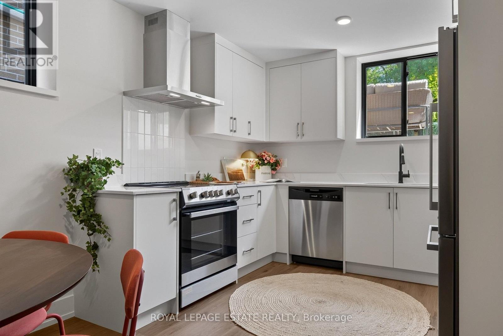 5 North Drive, Toronto, ON - Indoor Photo Showing Kitchen