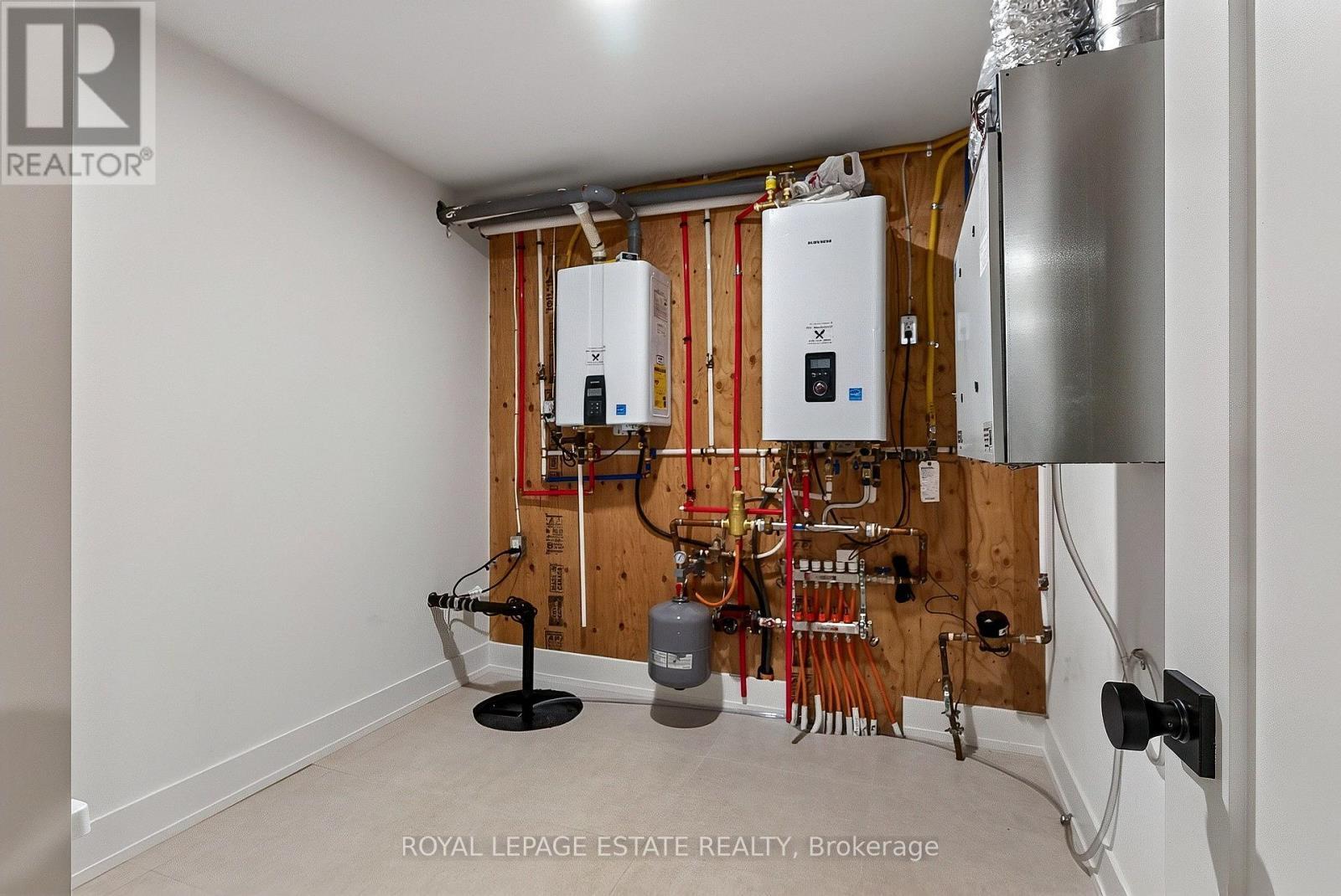 5 North Drive, Toronto, ON - Indoor Photo Showing Other Room