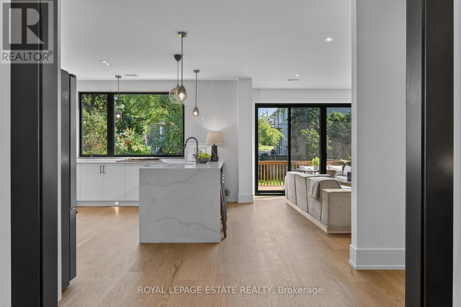 5 North Drive, Toronto, ON - Indoor