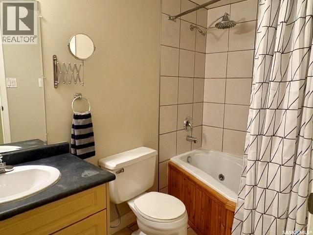 14 3809 Luther Place, Saskatoon, SK - Indoor Photo Showing Bathroom