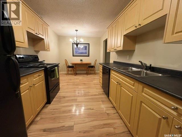 14 3809 Luther Place, Saskatoon, SK - Indoor Photo Showing Kitchen With Double Sink