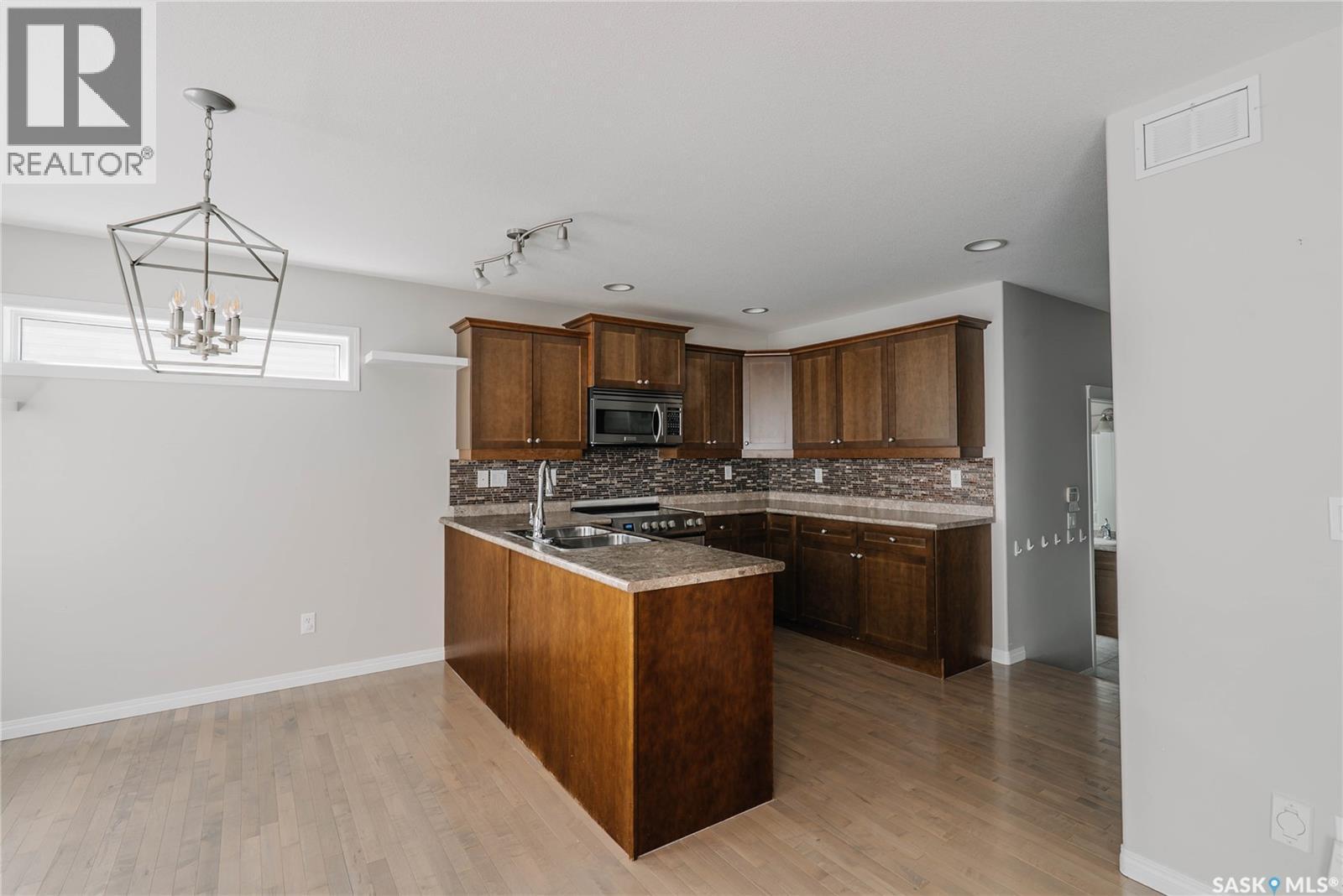 111 Hettle Cove, Saskatoon, SK - Indoor Photo Showing Kitchen