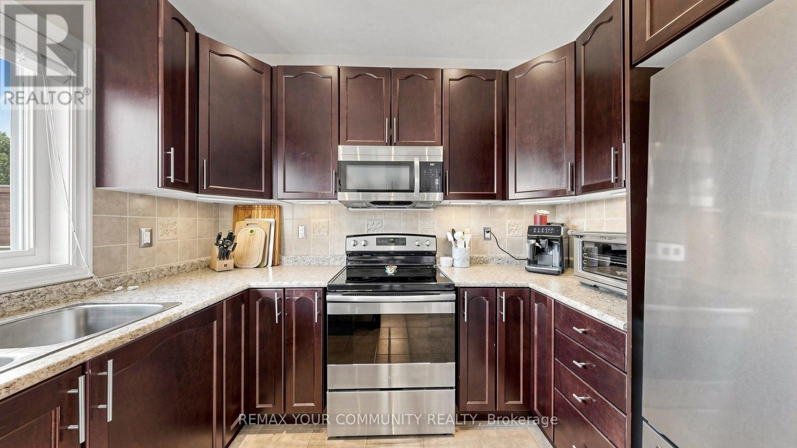 51 Shuttleworth Drive, Clarington, ON - Indoor Photo Showing Kitchen