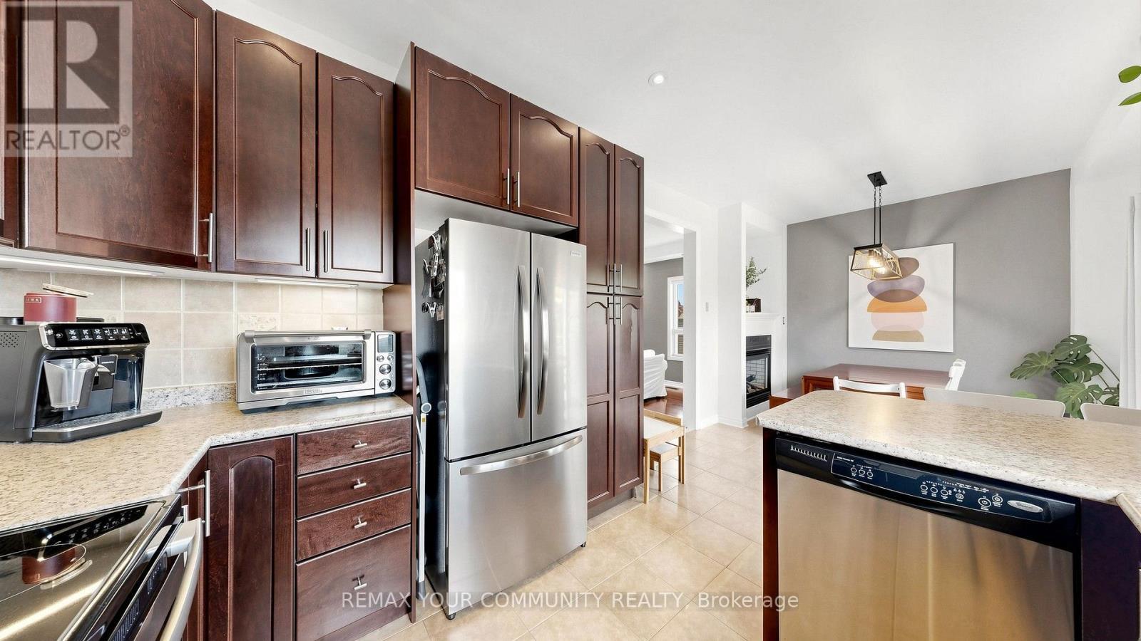 51 Shuttleworth Drive, Clarington, ON - Indoor Photo Showing Kitchen