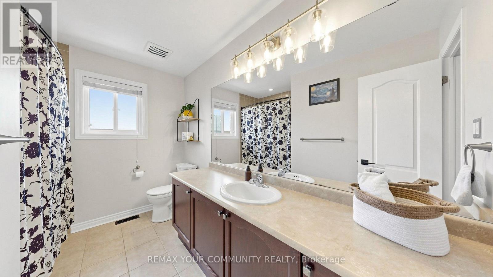 51 Shuttleworth Drive, Clarington, ON - Indoor Photo Showing Bathroom