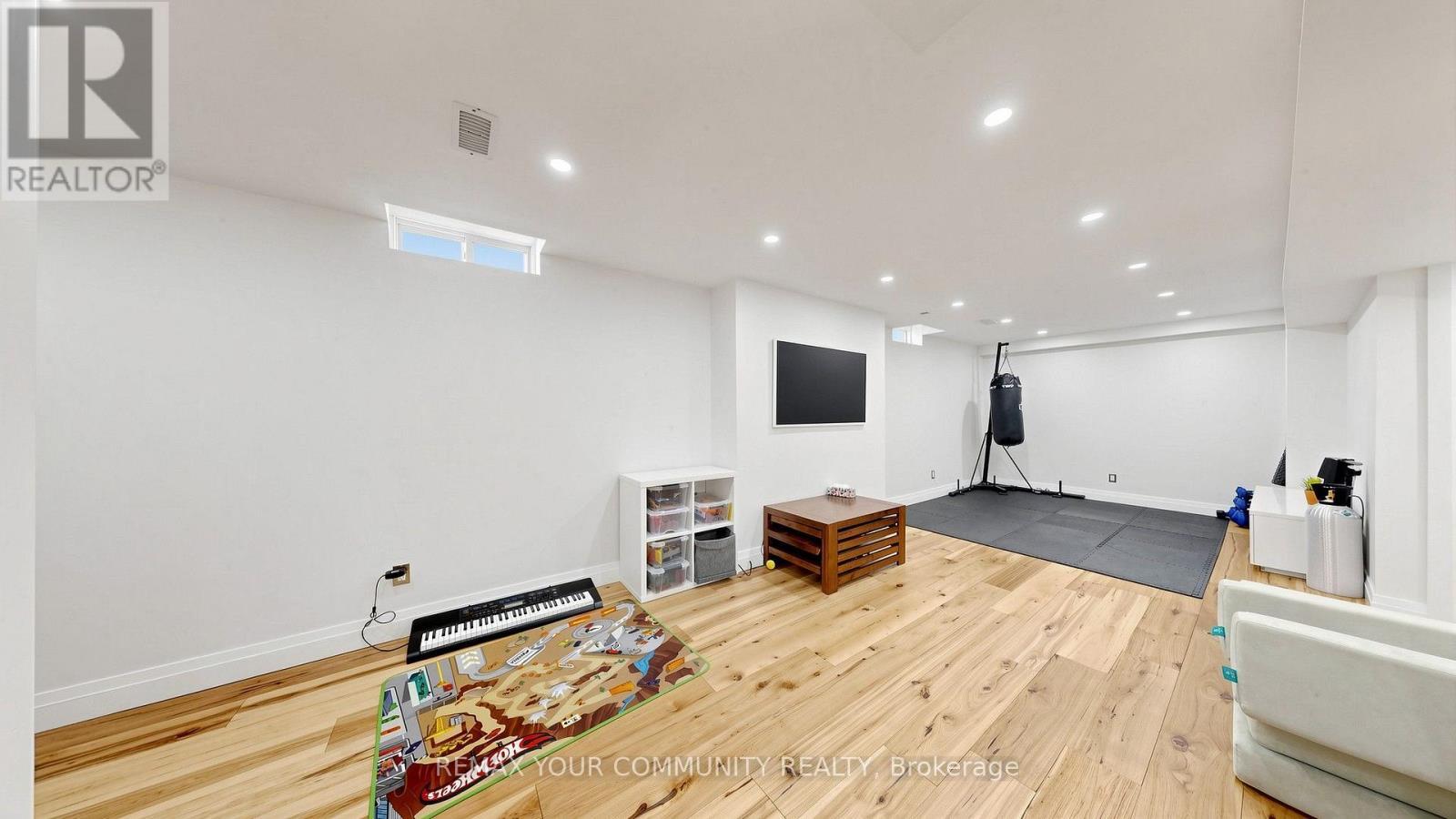 51 Shuttleworth Drive, Clarington, ON - Indoor