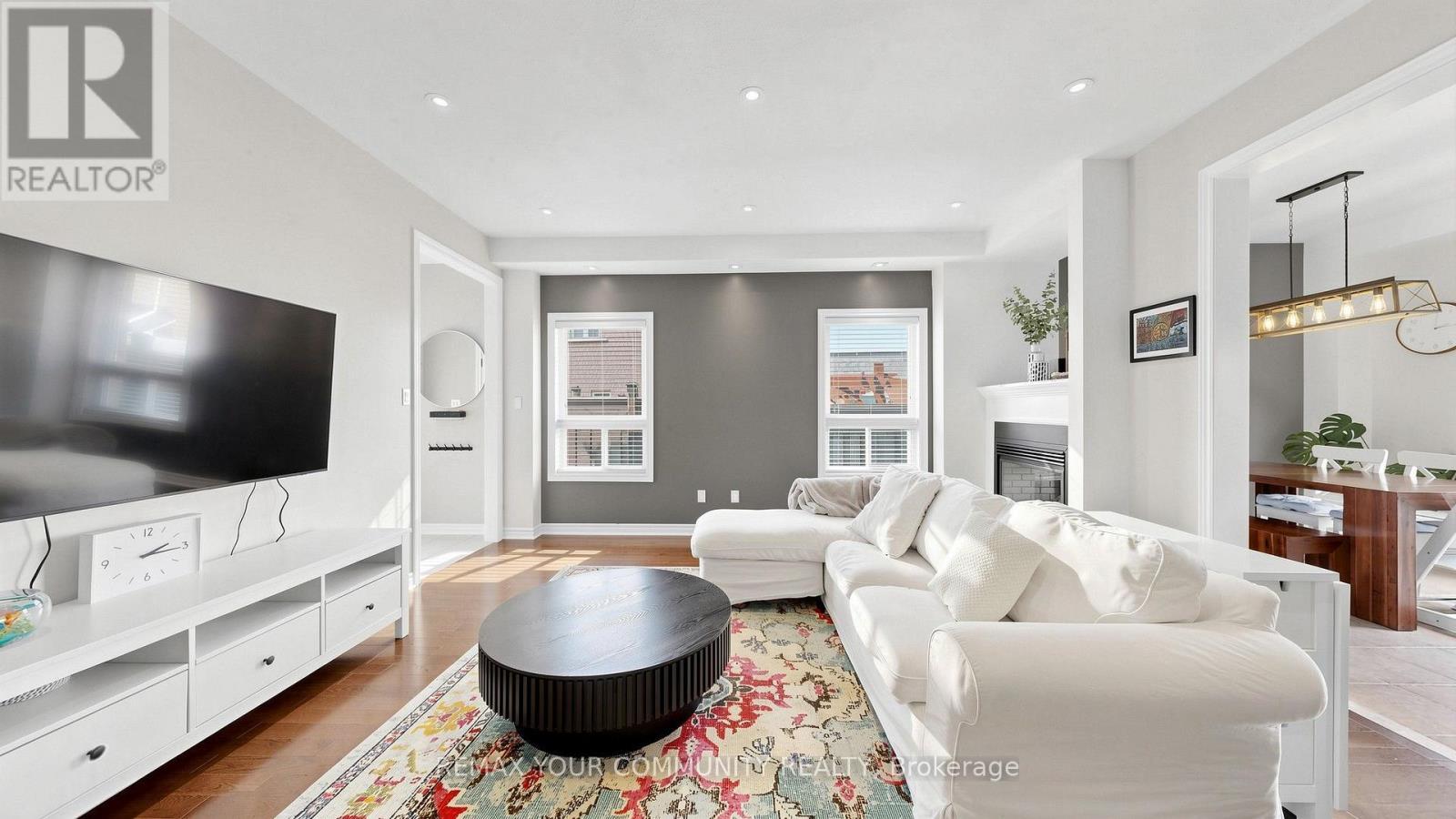 51 Shuttleworth Drive, Clarington, ON - Indoor Photo Showing Living Room