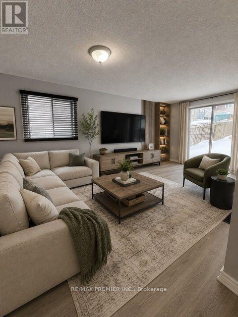 34 Argyle Road, Barrie, ON - Indoor Photo Showing Living Room