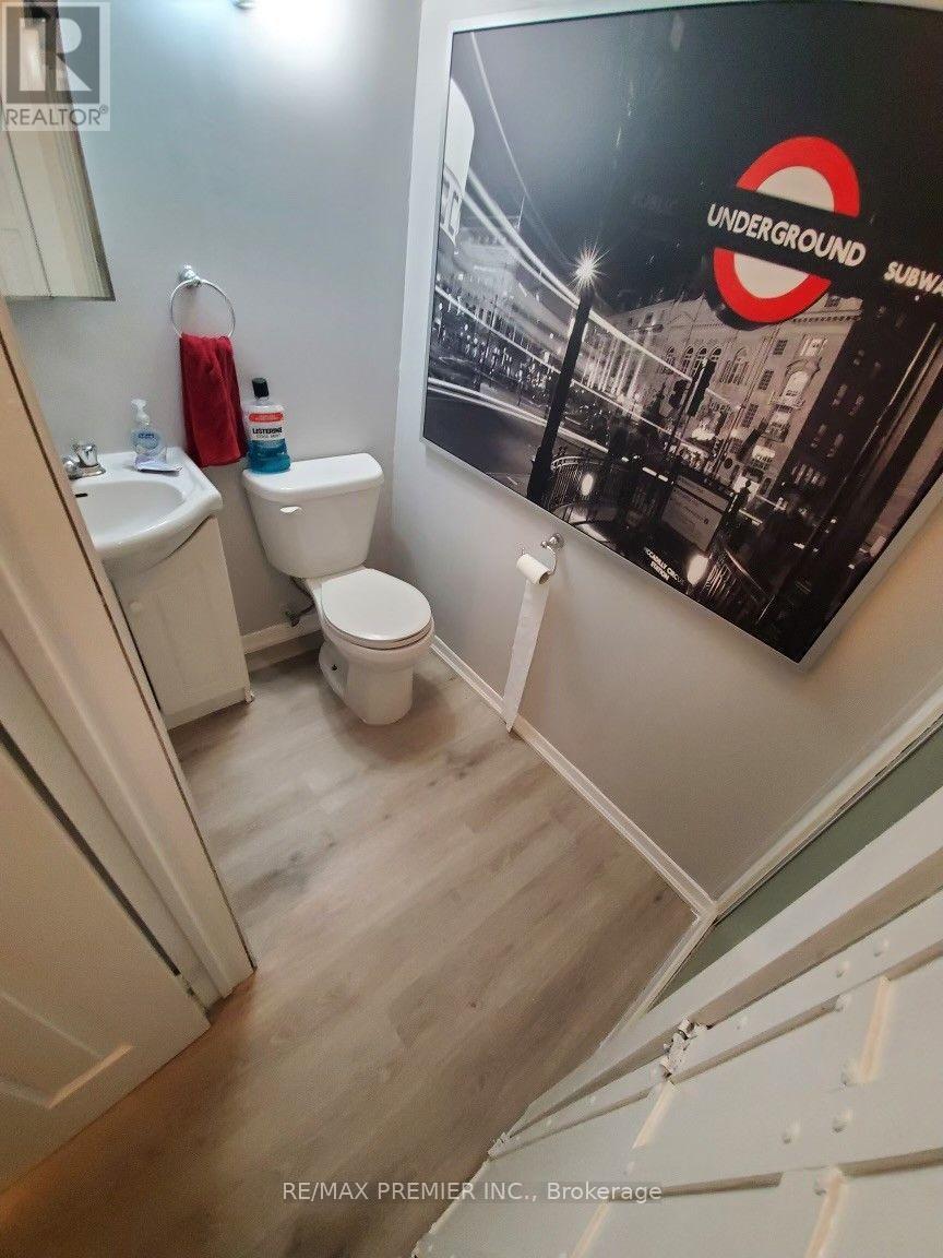 34 Argyle Road, Barrie, ON - Indoor Photo Showing Bathroom