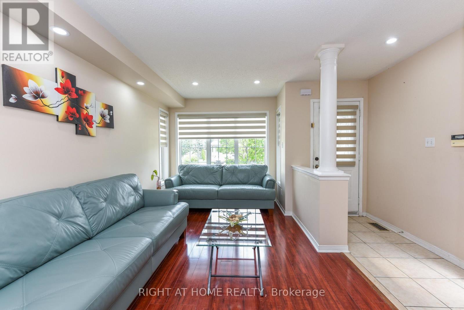 5986 Long Valley Road, Mississauga, ON - Indoor Photo Showing Living Room