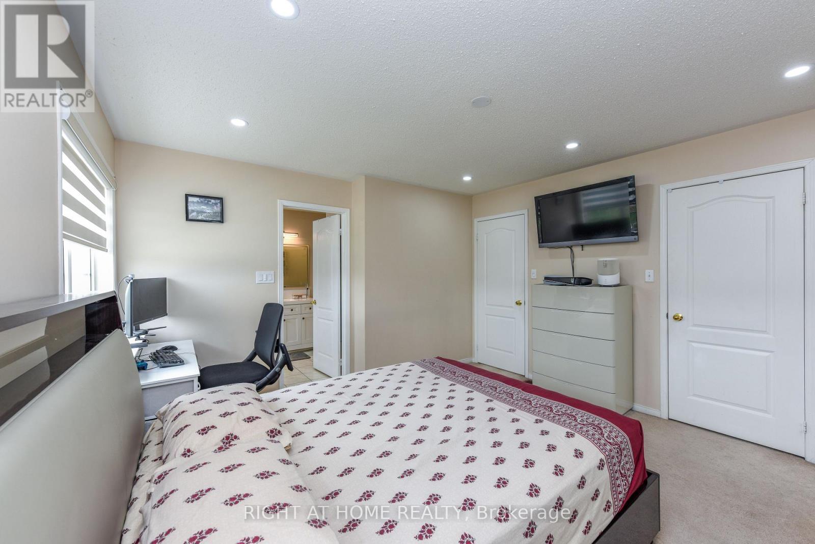 5986 Long Valley Road, Mississauga, ON - Indoor Photo Showing Bedroom