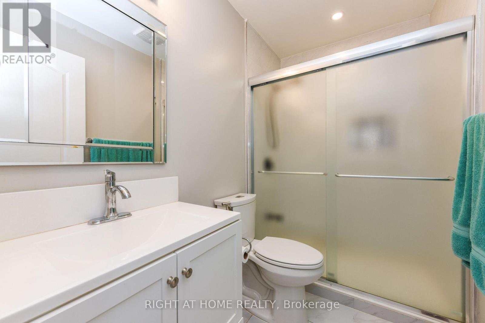 5986 Long Valley Road, Mississauga, ON - Indoor Photo Showing Bathroom