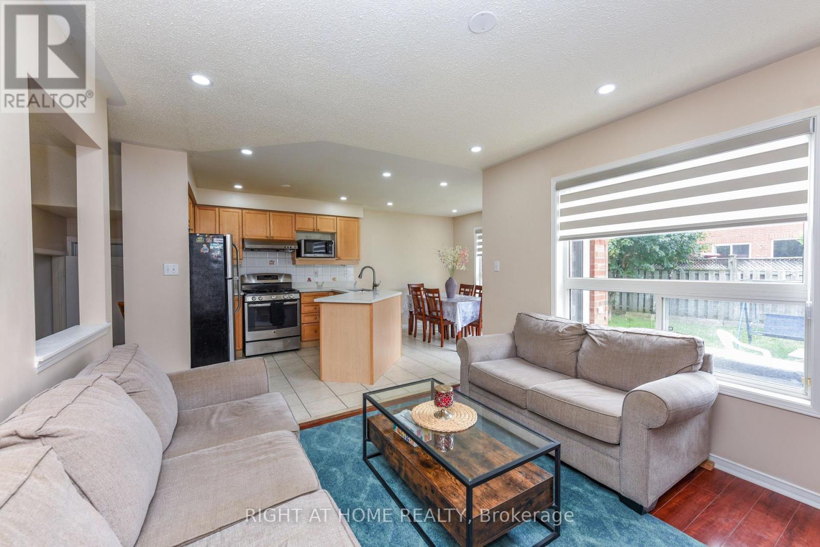 5986 Long Valley Road, Mississauga, ON - Indoor Photo Showing Living Room