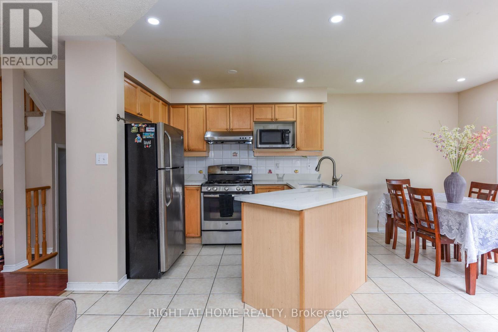 5986 Long Valley Road, Mississauga, ON - Indoor Photo Showing Kitchen