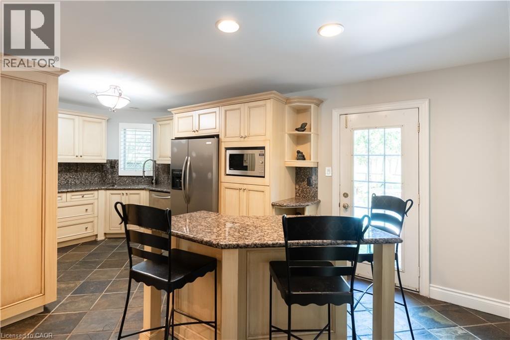 12 Pinto Drive, Ancaster, ON - Indoor Photo Showing Kitchen