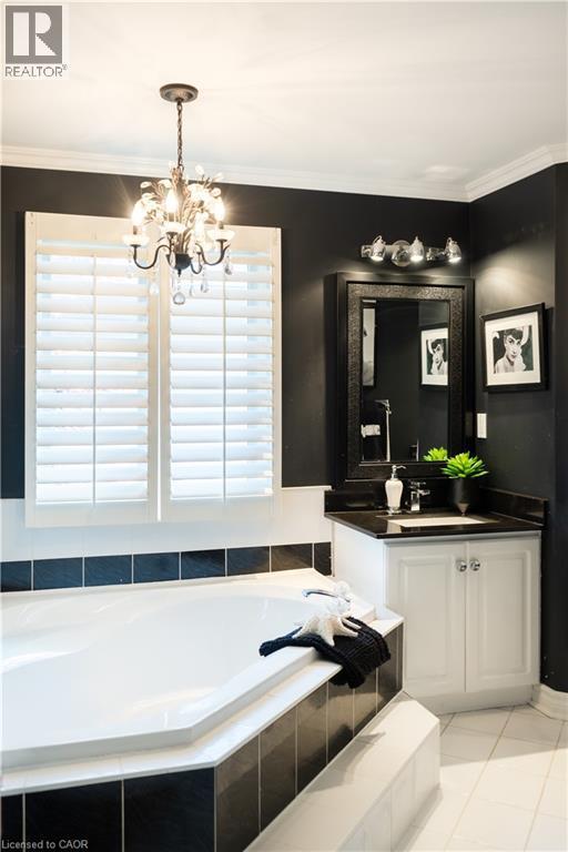 12 Pinto Drive, Ancaster, ON - Indoor Photo Showing Bathroom