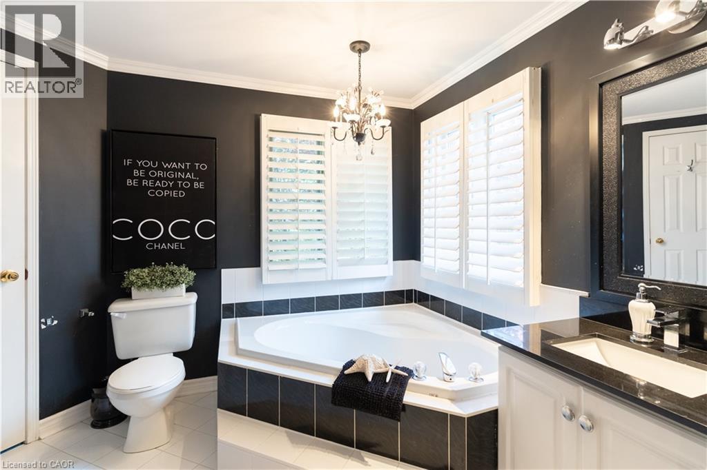 12 Pinto Drive, Ancaster, ON - Indoor Photo Showing Bathroom