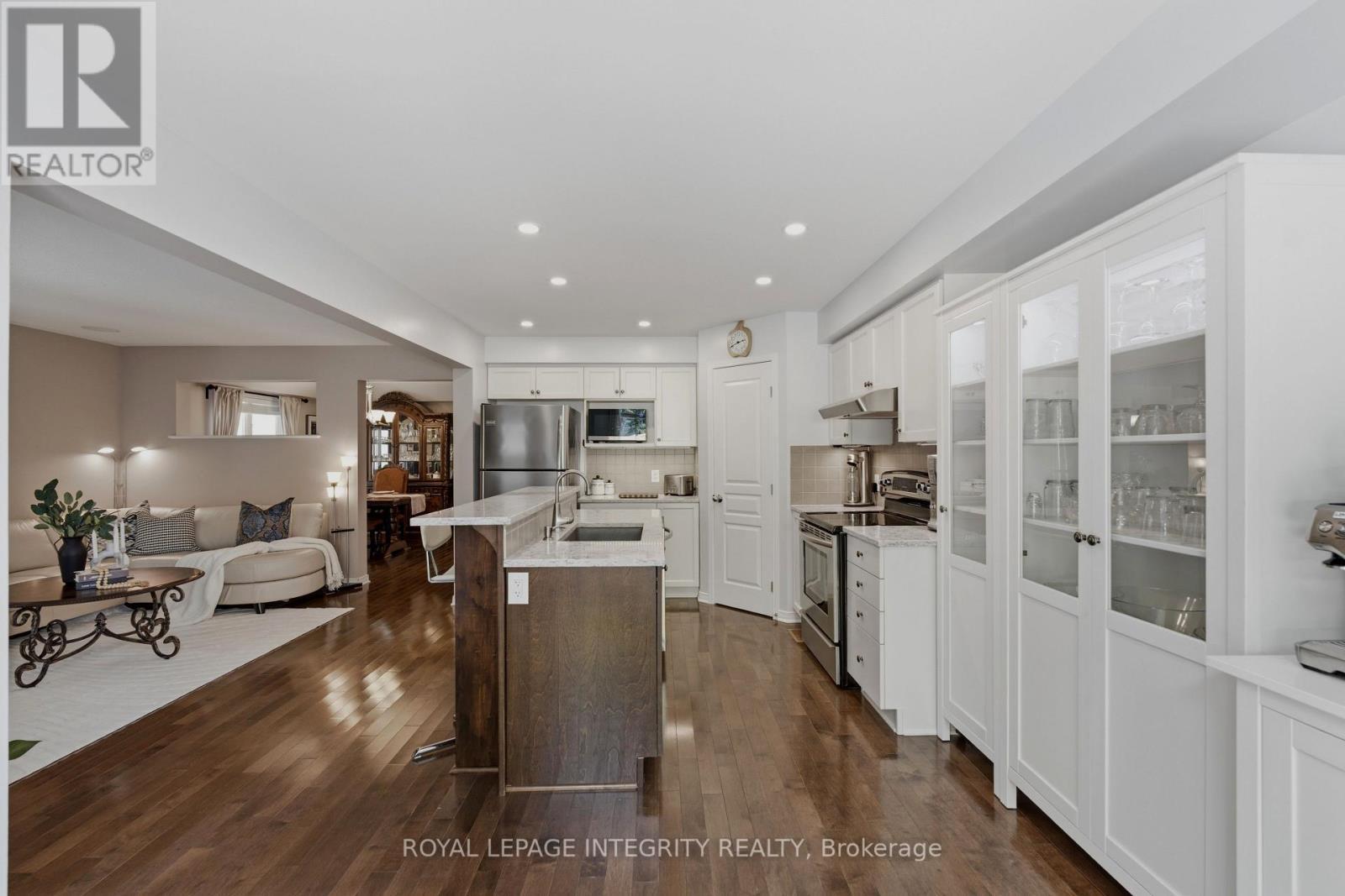 355 Celtic Ridge Crescent, Ottawa, ON - Indoor Photo Showing Kitchen
