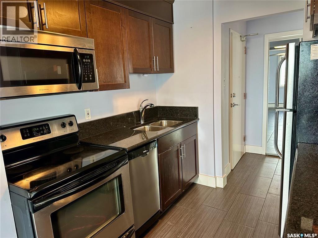 902 320 5Th Avenue N, Saskatoon, SK - Indoor Photo Showing Kitchen With Double Sink