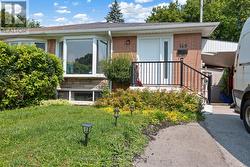 LF - 149 SEPTONNE AVENUE Newmarket, ON L3Y 2W4