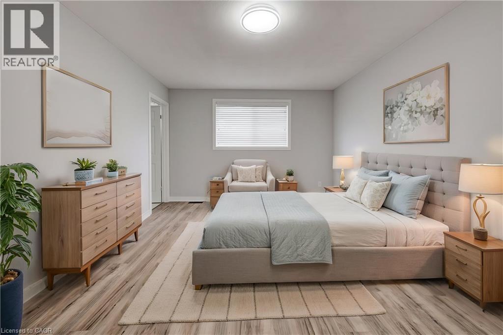 737 North Leaksdale Circle, London, ON - Indoor Photo Showing Bedroom