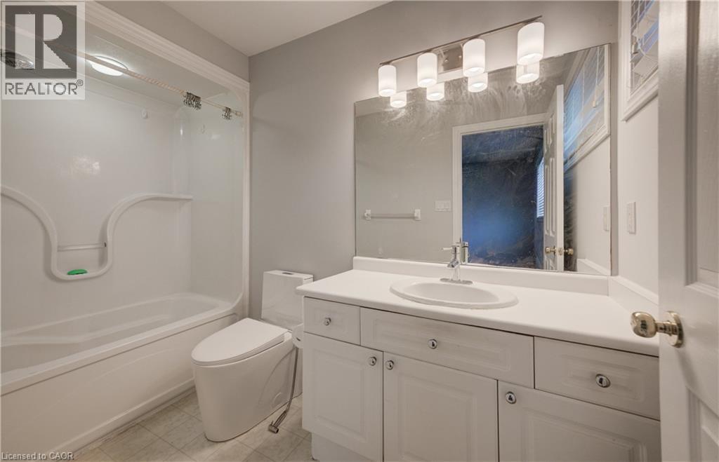737 North Leaksdale Circle, London, ON - Indoor Photo Showing Bathroom