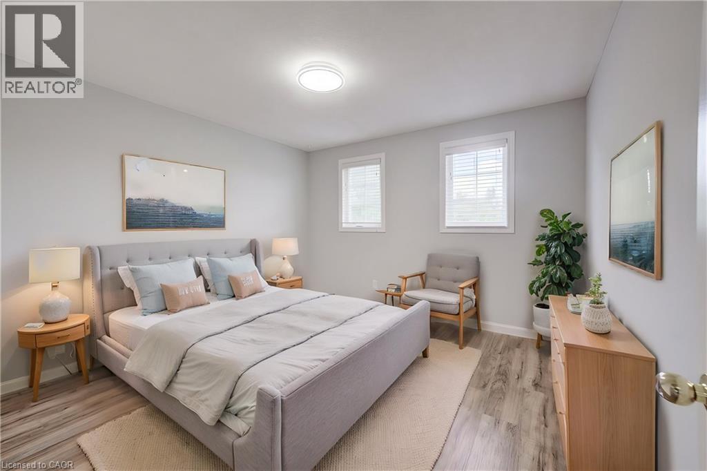 737 North Leaksdale Circle, London, ON - Indoor Photo Showing Bedroom