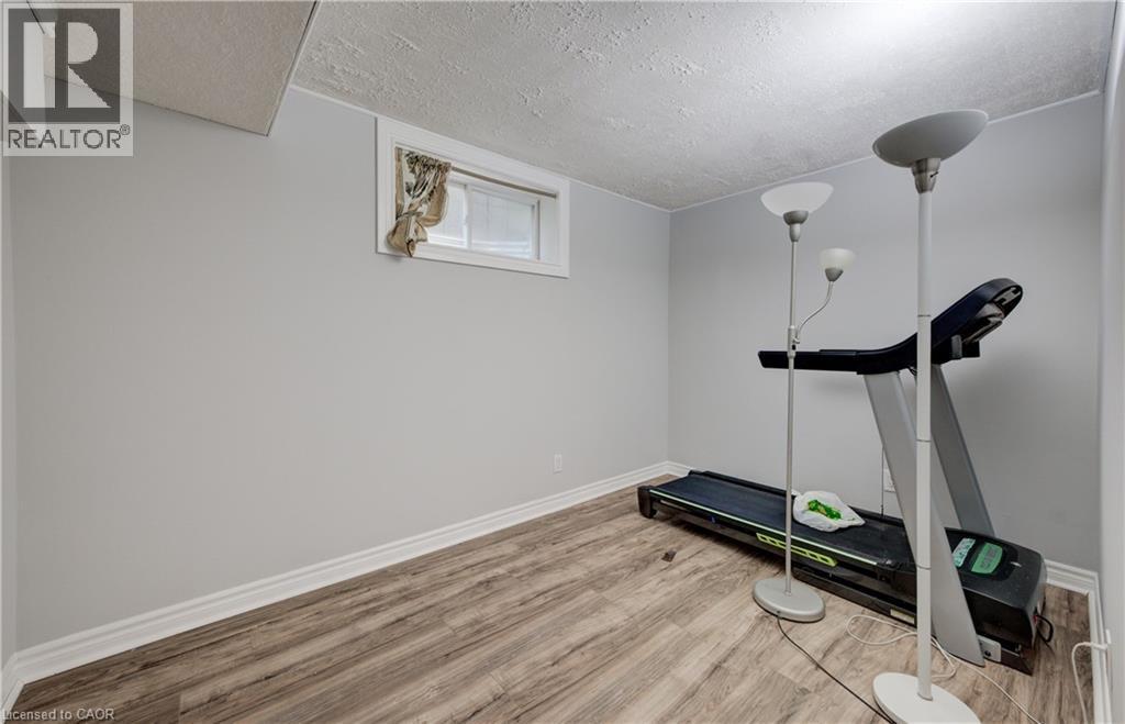 737 North Leaksdale Circle, London, ON - Indoor