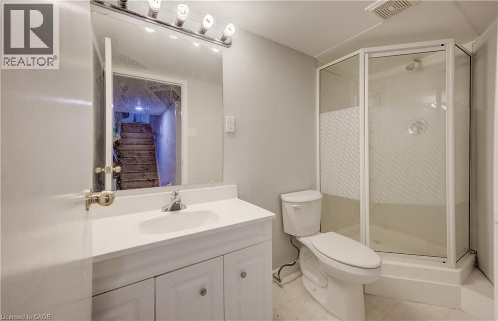 737 North Leaksdale Circle, London, ON - Indoor Photo Showing Bathroom