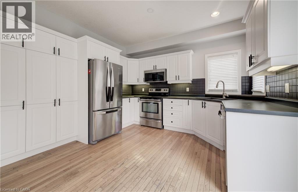 737 North Leaksdale Circle, London, ON - Indoor Photo Showing Kitchen With Stainless Steel Kitchen