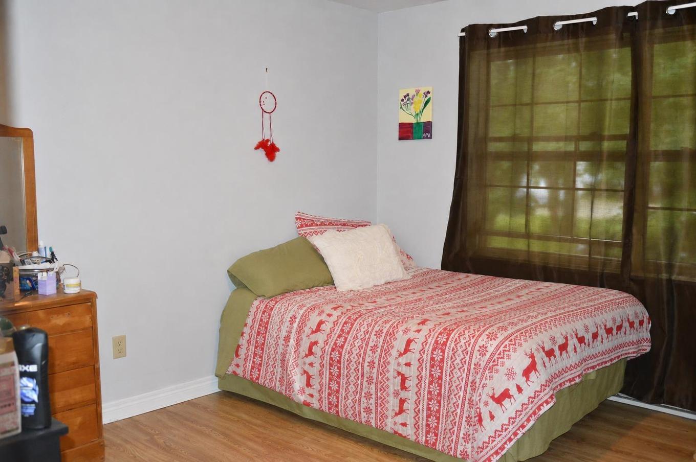 105 Park Street, Truro, NS - Indoor Photo Showing Bedroom