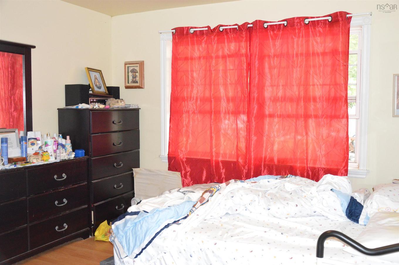 105 Park Street, Truro, NS - Indoor Photo Showing Bedroom