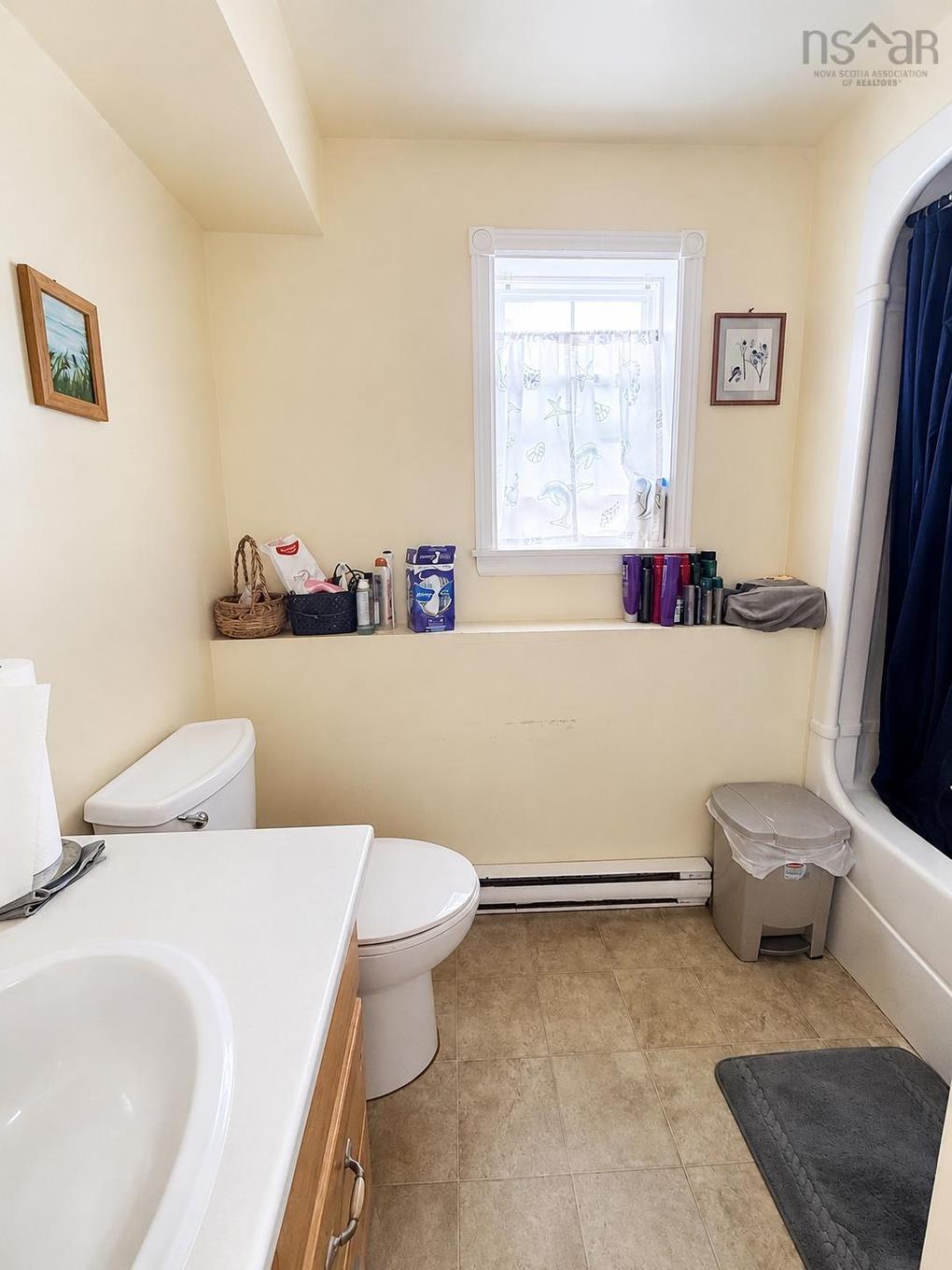 105 Park Street, Truro, NS - Indoor Photo Showing Bathroom