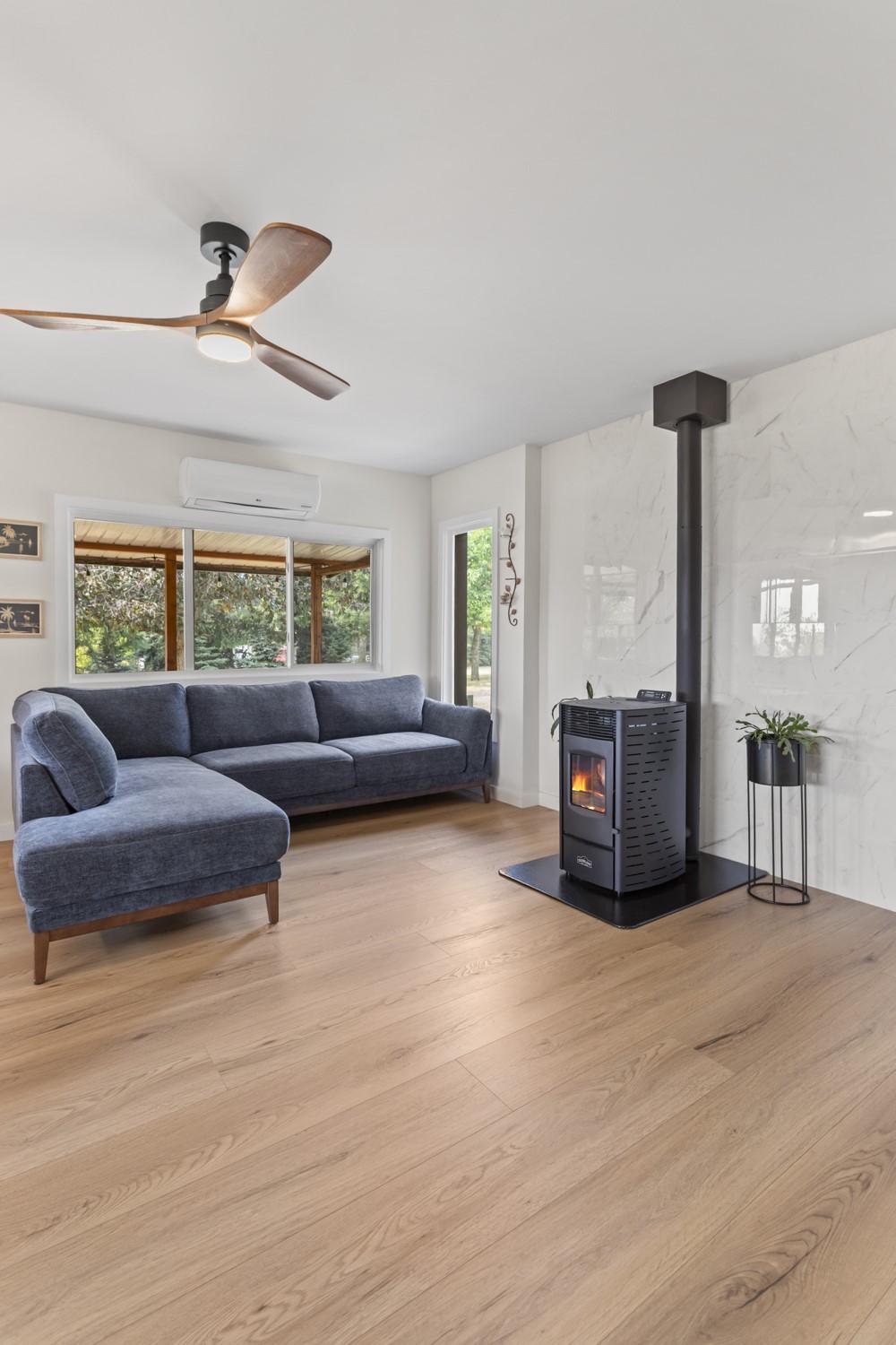 1889 7Th Street, Lister, BC - Indoor