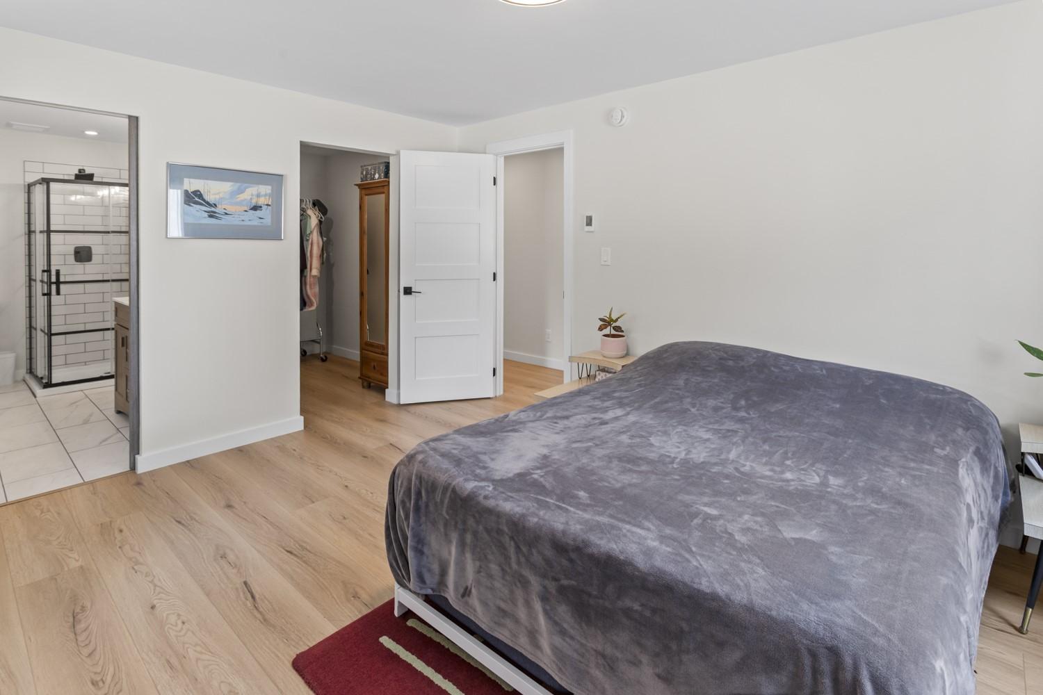 1889 7Th Street, Lister, BC - Indoor Photo Showing Bedroom