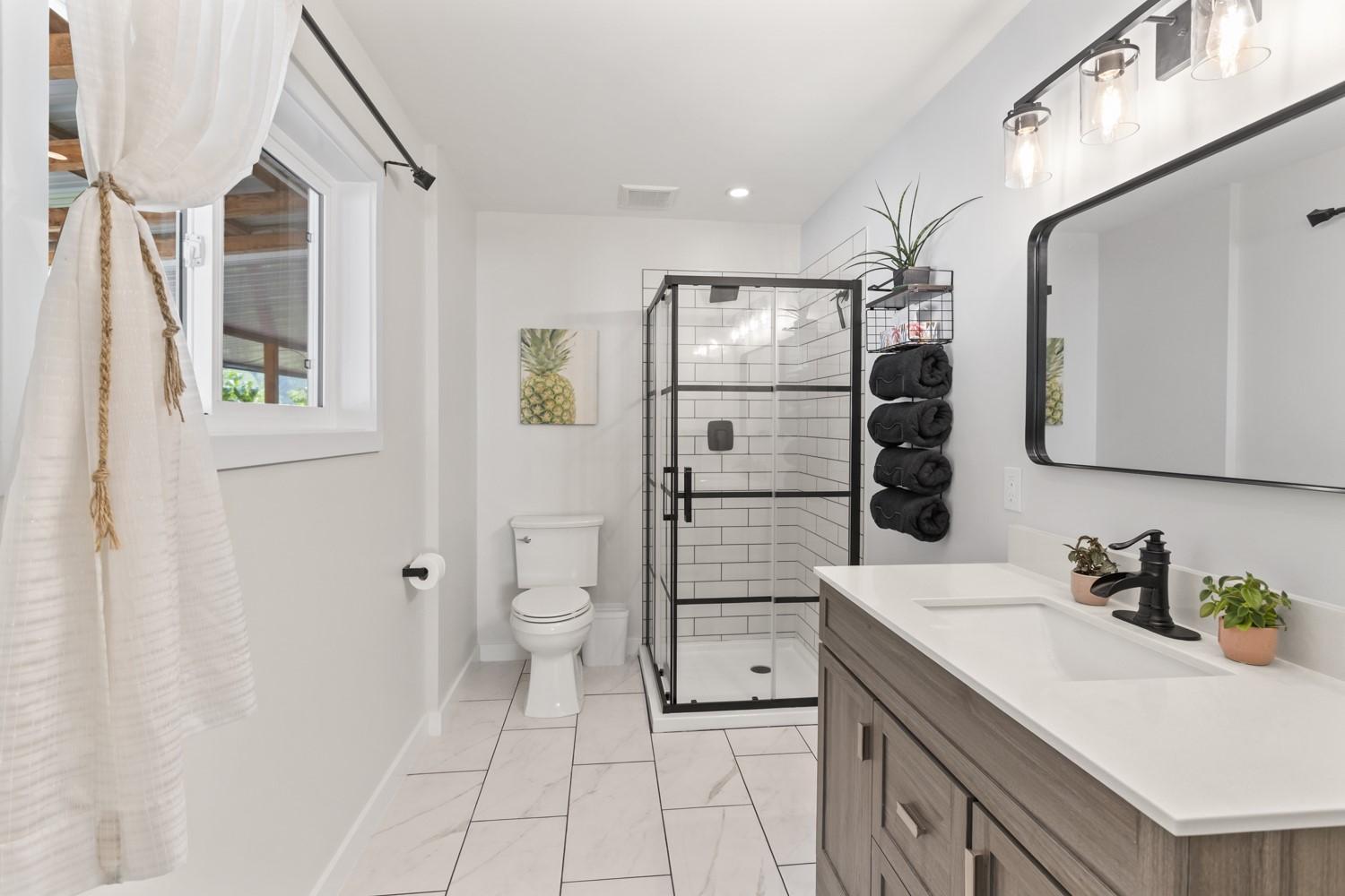 1889 7Th Street, Lister, BC - Indoor Photo Showing Bathroom