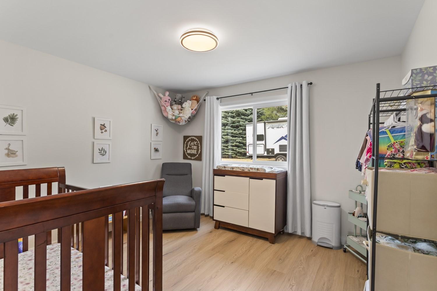 1889 7Th Street, Lister, BC - Indoor Photo Showing Bedroom