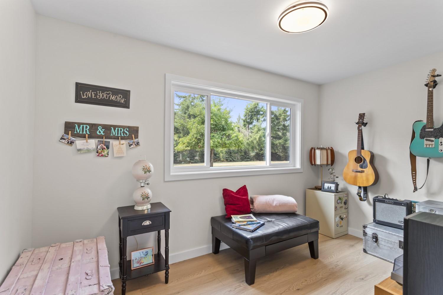 1889 7Th Street, Lister, BC - Indoor Photo Showing Bedroom