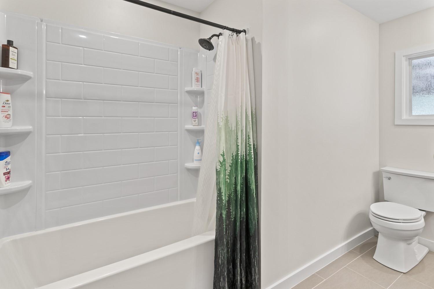 1889 7Th Street, Lister, BC - Indoor Photo Showing Bathroom