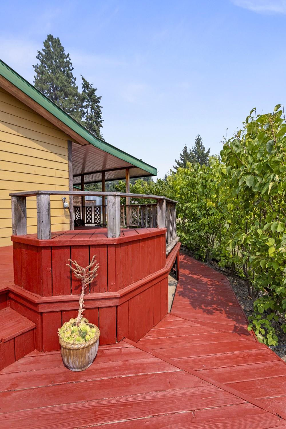 1889 7Th Street, Lister, BC - Outdoor With Deck Patio Veranda
