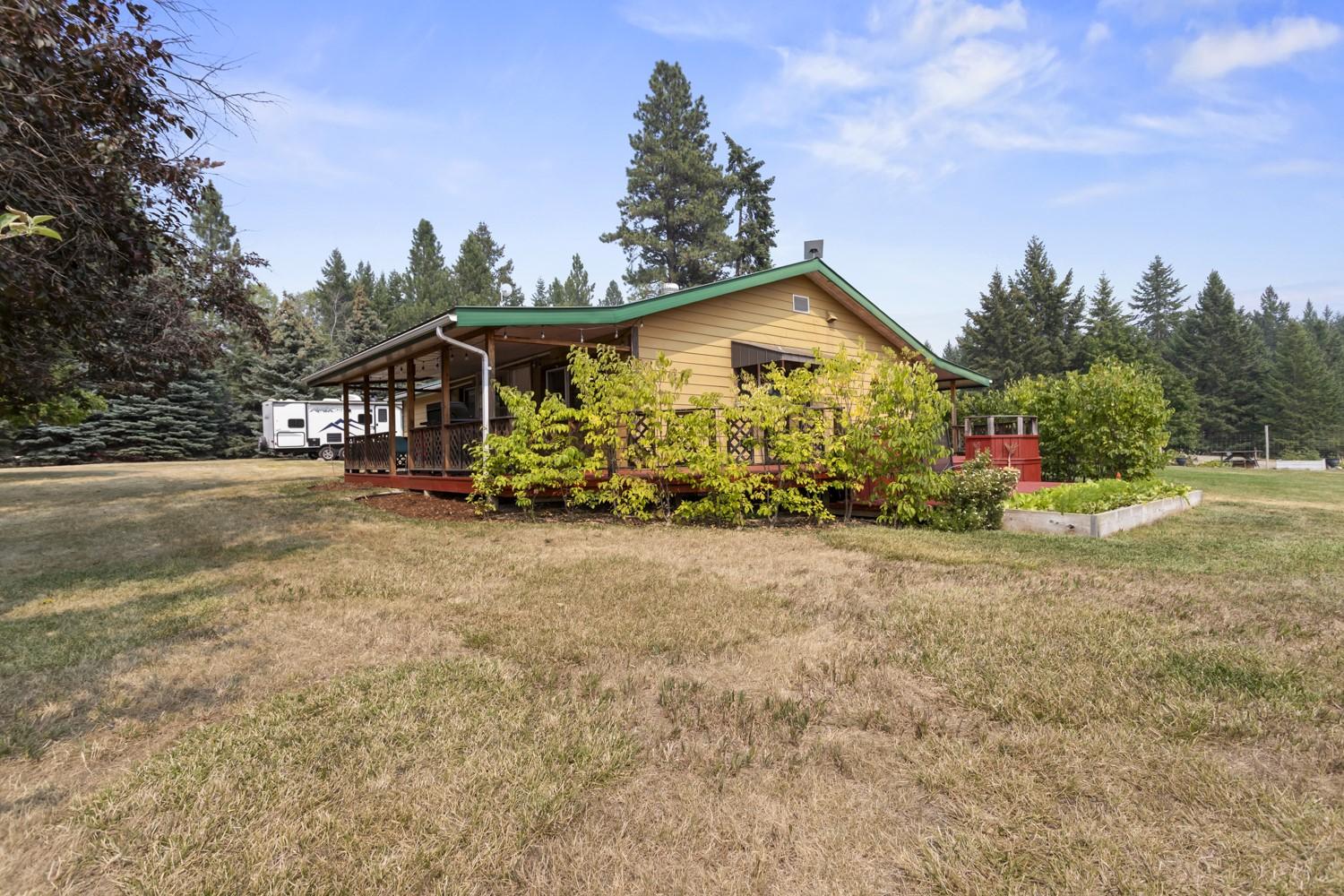 1889 7Th Street, Lister, BC - Outdoor