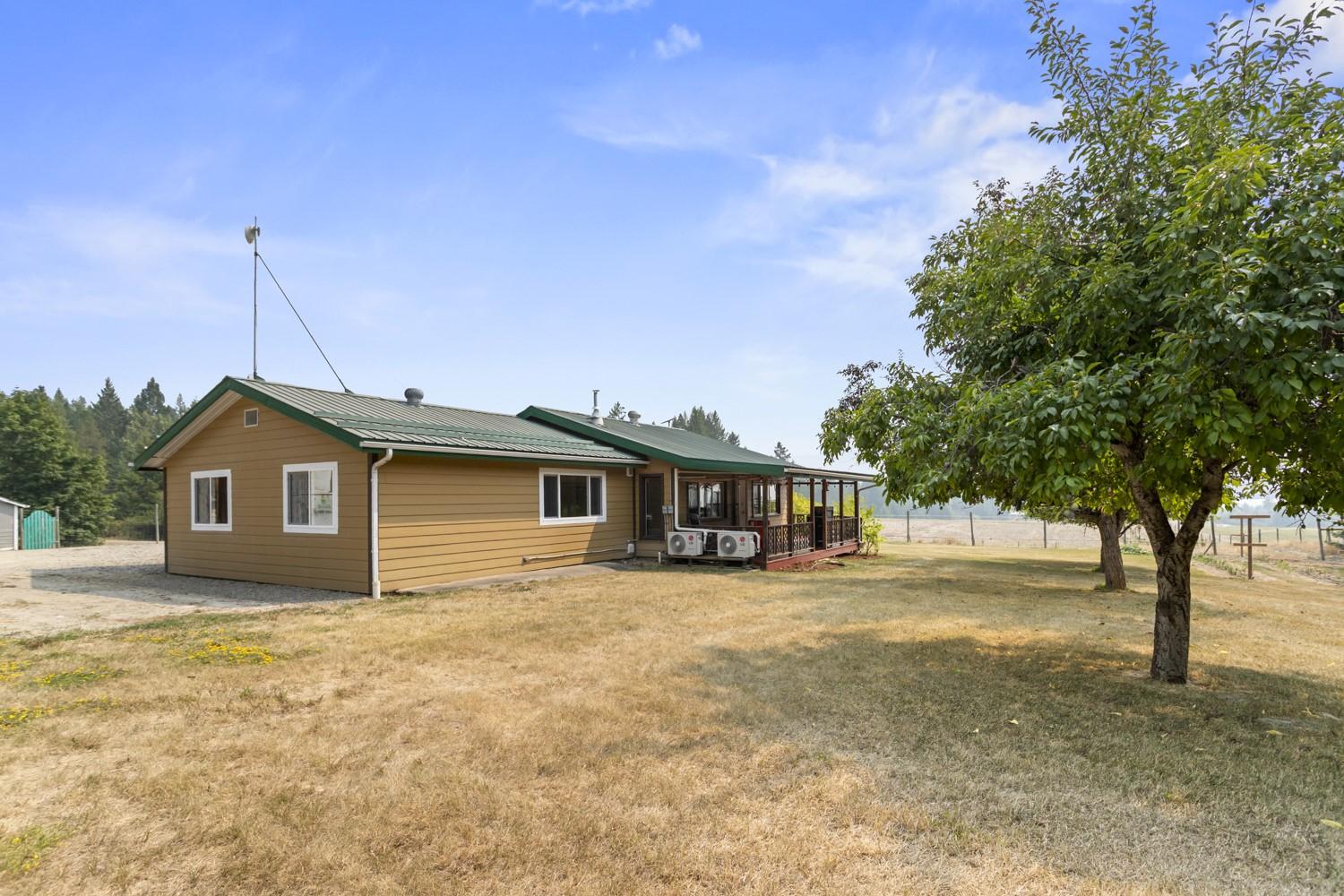 1889 7Th Street, Lister, BC - Outdoor With Deck Patio Veranda