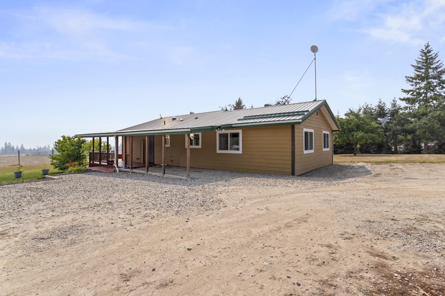 1889 7Th Street, Lister, BC - Outdoor